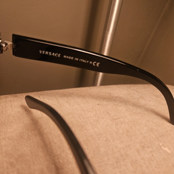 GENUINE VERSACE SUNGLASSES MADE IN ITALY - Picture 3 of 5
